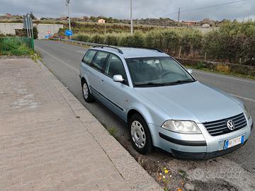 VOLKSWAGEN Passat 5ª serie - 2002