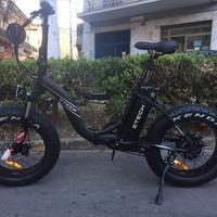 Fat bike pedalata assistita pieghevole elettrica