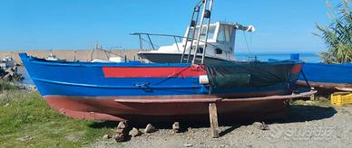 Barca in legno 6m-motore vm 26cv-pronta a navigare