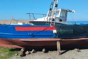 Barca in legno 6m-motore vm 26cv-pronta a navigare