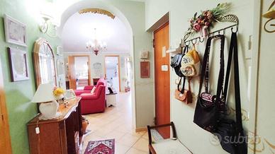 Panoramica Mansarda di 4,5 vani con Garage Aci San