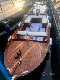 Lancia in legno: Fascino ed eleganza