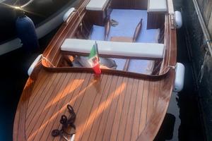 Lancia in legno: Fascino ed eleganza
