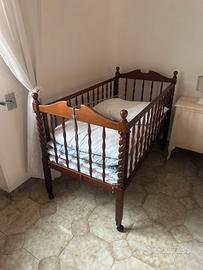 Culla antica in legno