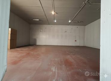 Capannone 400 mq- Pero (MI) -Zona industriale