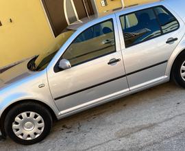 VOLKSWAGEN Golf 4ª serie - 2001