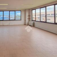 NEGOZIO A CASSANO D'ADDA