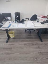 Due scrivanie e 4 sedie