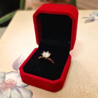 💍 Anello in argento con pietra in moissanite