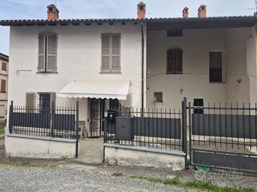 CASA SEMINDIPENDENTE A ZENEVREDO