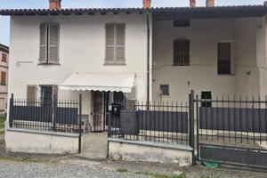 CASA SEMINDIPENDENTE A ZENEVREDO