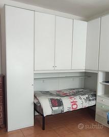 Camera completa con armadi, scrivania