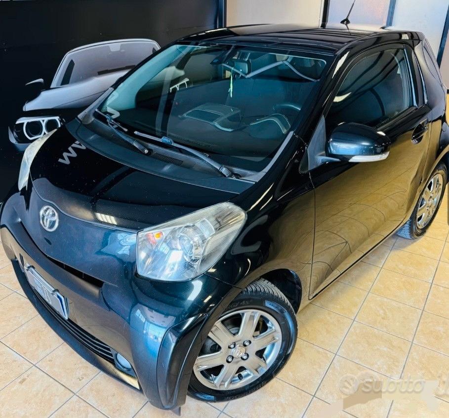 TOYOTA iQ