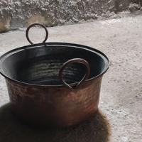 Pentola in rame ben tenuta