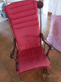Sedia a dondolo in legno 
