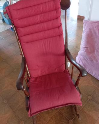 Sedia a dondolo in legno 