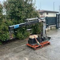 A185 - Gru elettrica per furgone o rimorchio
