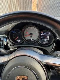 Pari al nuovo permuto anche con Boxster