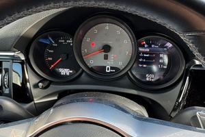 Pari al nuovo permuto anche con Boxster