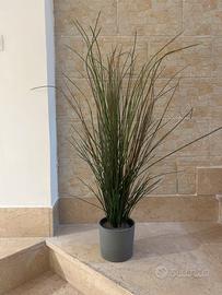 Pianta finta con vaso