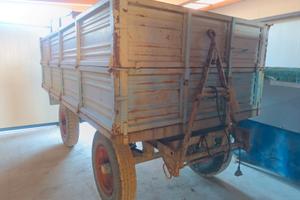 Rimorchio agricolo con sovrasponde