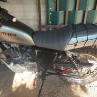 Serbatoio e sella moto Suzuki GN TU. 250