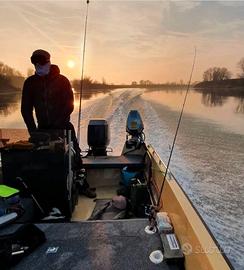 Barca tipo Boston Montauk 17, 5.20 mt Mercury 90hp