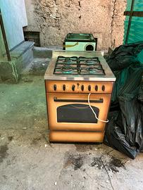 Cucina a gas con forno elettrico