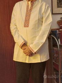 Camicia tradizionale slava "vyshyvanka" artigian.