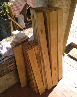 Listelli di abete grezzo di varie dimensioni 