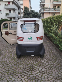 Scooter elettrico cabinato