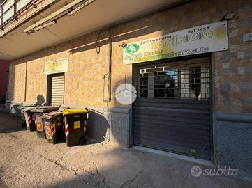 NEGOZIO A NAPOLI