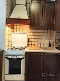 Cucina completa in legno color noce