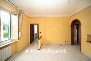 SAN QUIRICO - LUMINOSO TRILOCALE IN STATO