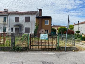 CASA SEMINDIPENDENTE A CASTELFRANCO VENETO