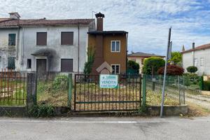 CASA SEMINDIPENDENTE A CASTELFRANCO VENETO