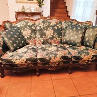 Divano tre posti con poltrone