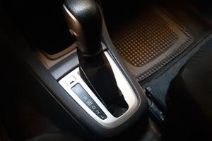 autovettura metallizzata grigia