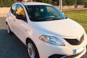 AUTO YPSILON 3a SERIE