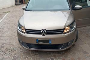 VOLKSWAGEN Touran - 2012