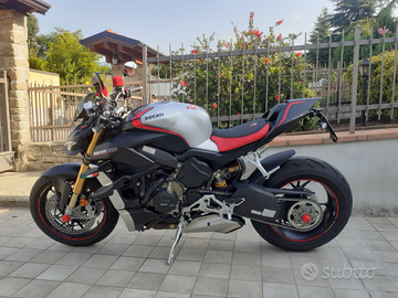 Ducati streetfigjter v4 s