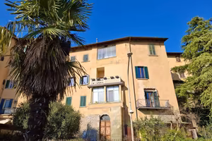 Appartamento di 335 m² con più di 5 locali a Dovad