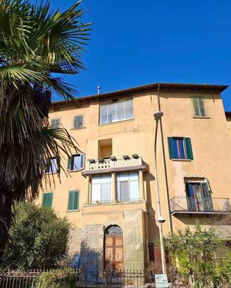 Appartamento di 335 m² con più di 5 locali a Dovad