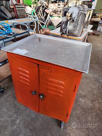 carrello attrezzi con ruote