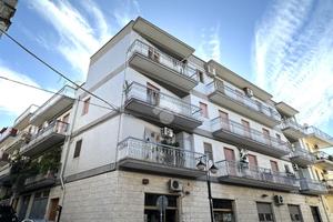 5 LOCALI A CANOSA DI PUGLIA