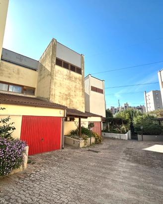 Villetta a schiera in zona residenziale