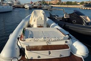 Gommone Led 32  " 157 ORE DI MOTO"