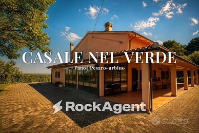 Rustico / Casale di 370 m² con 5 locali e box auto