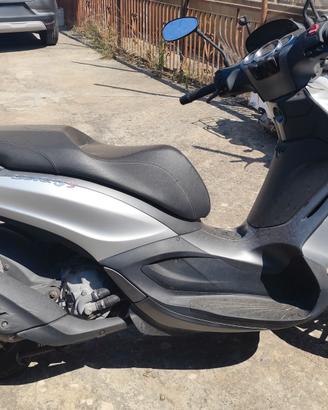 Piaggio Beverly 300 Sport