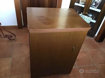 Macchina da cucire SINGER 257 con mobile, anni 80